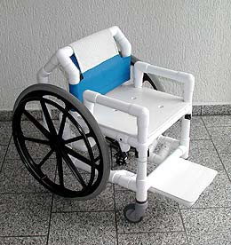 Duschrollstuhl f�r kleine Menschen